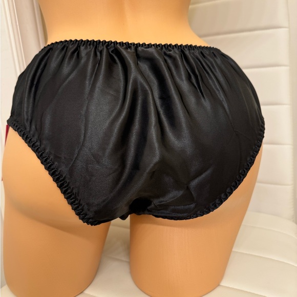 Elegant Black Floral embroidered luxury Panties 🖤 - Picture 3 of 5